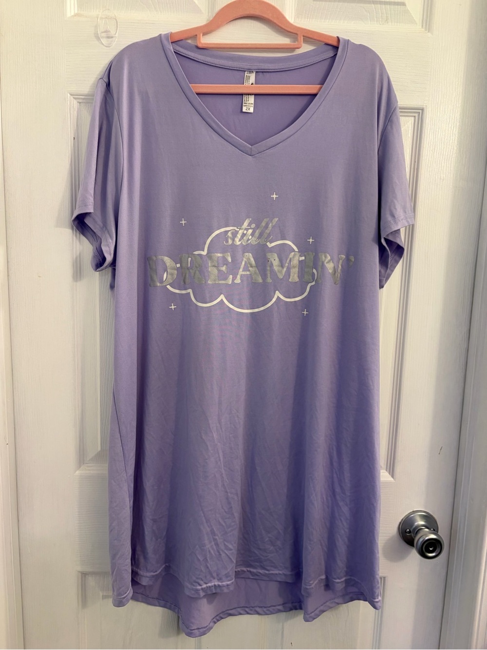 Lavender 'Still Dreamin'' V-Neck Sleep Shirt. Size 2X $8